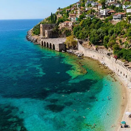 Peaceful Riverside Retreat 10-min Walk To Beach, Steps From National Park In Lejlighed