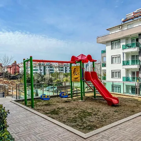 Peaceful Riverside Retreat 10-min Walk To Beach, Steps From National Park In Lejlighed