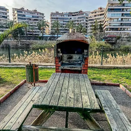 Διαμέρισμα Peaceful Riverside Retreat 10-min Walk To Beach, Steps From National Park In *