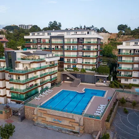 Peaceful Riverside Retreat 10-min Walk To Beach, Steps From National Park In Διαμέρισμα